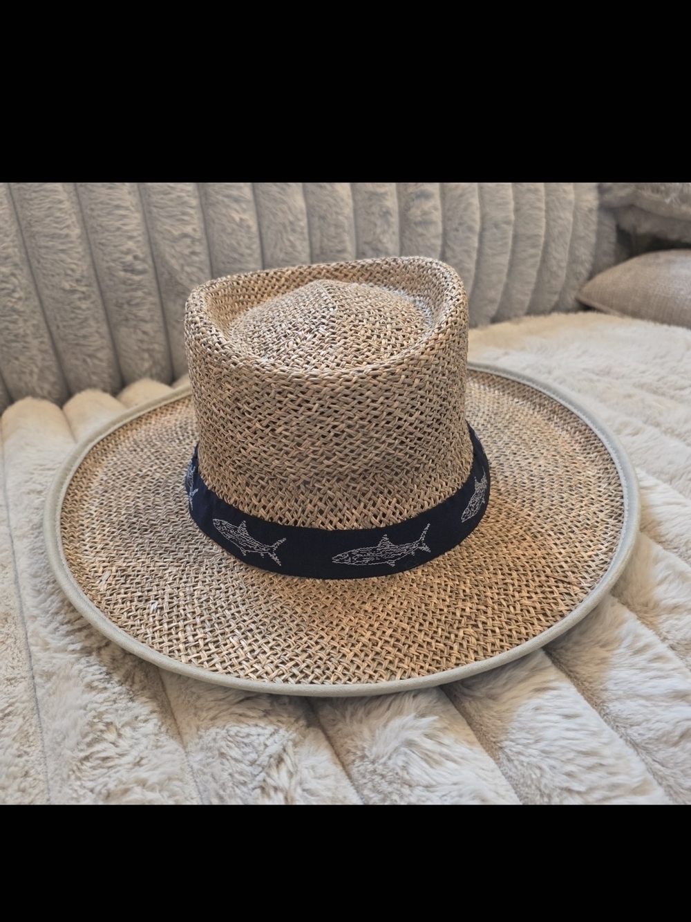 Wide Brim Straw Sun Hat with Shark-Print Band - Natural